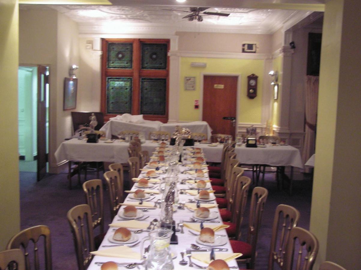 Cadogan Hotel Newmarket  Buitenkant foto