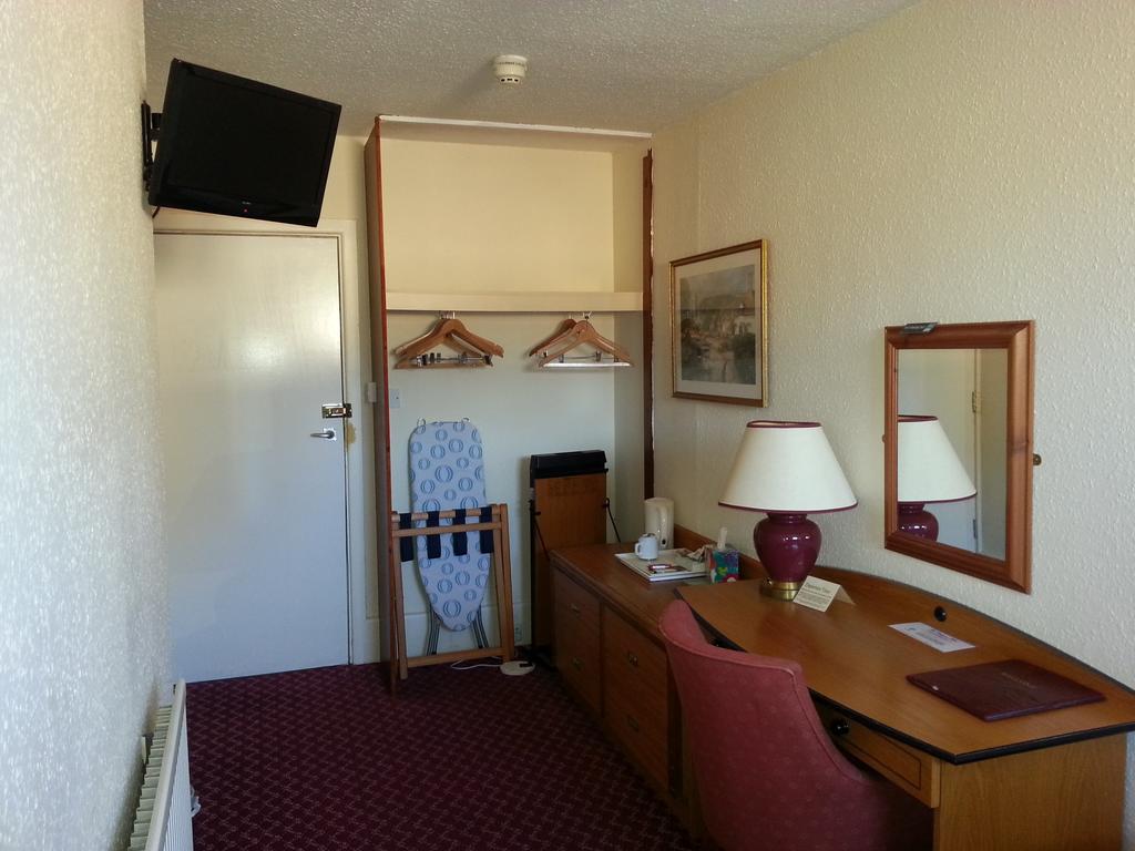 Cadogan Hotel Newmarket  Buitenkant foto