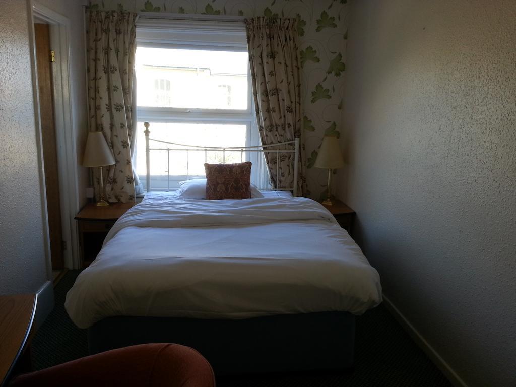 Cadogan Hotel Newmarket  Buitenkant foto