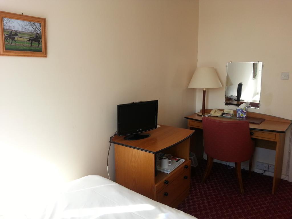 Cadogan Hotel Newmarket  Buitenkant foto