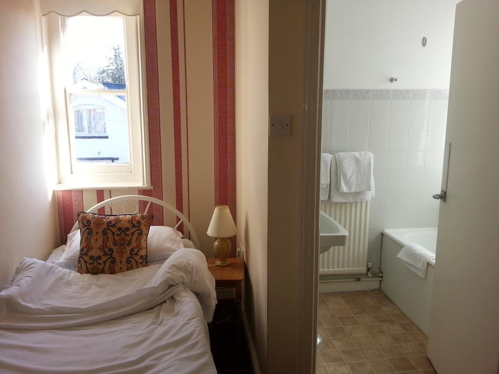 Cadogan Hotel Newmarket  Buitenkant foto