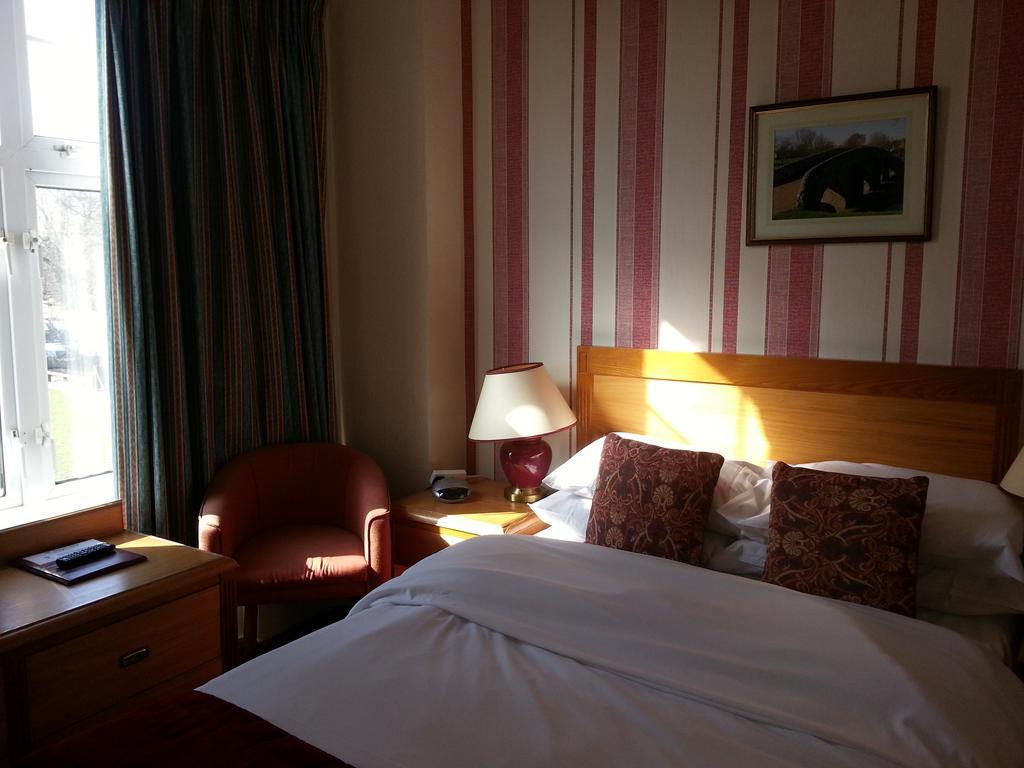 Cadogan Hotel Newmarket  Buitenkant foto