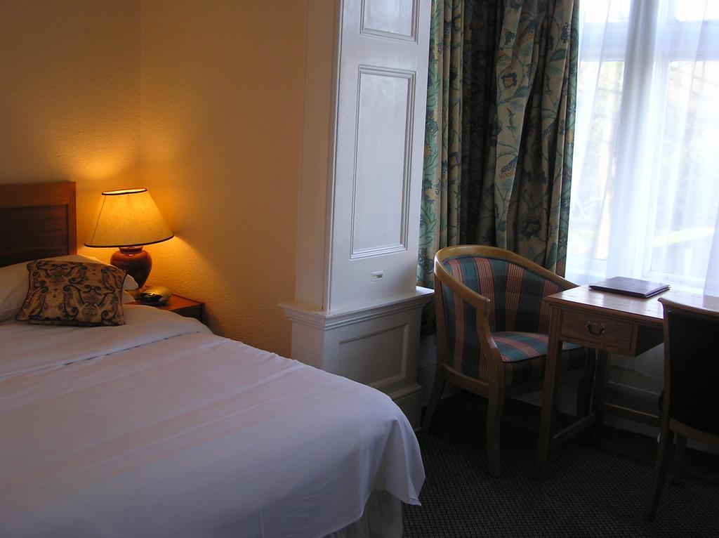 Cadogan Hotel Newmarket  Buitenkant foto