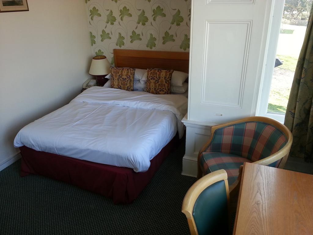 Cadogan Hotel Newmarket  Buitenkant foto