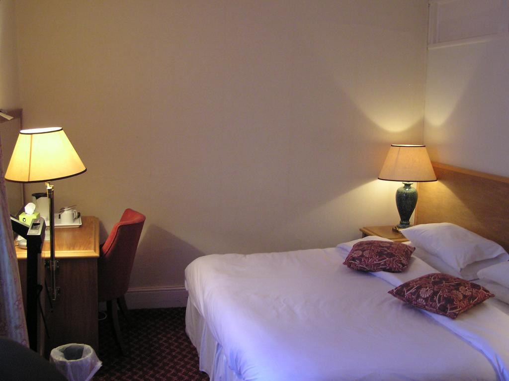 Cadogan Hotel Newmarket  Buitenkant foto