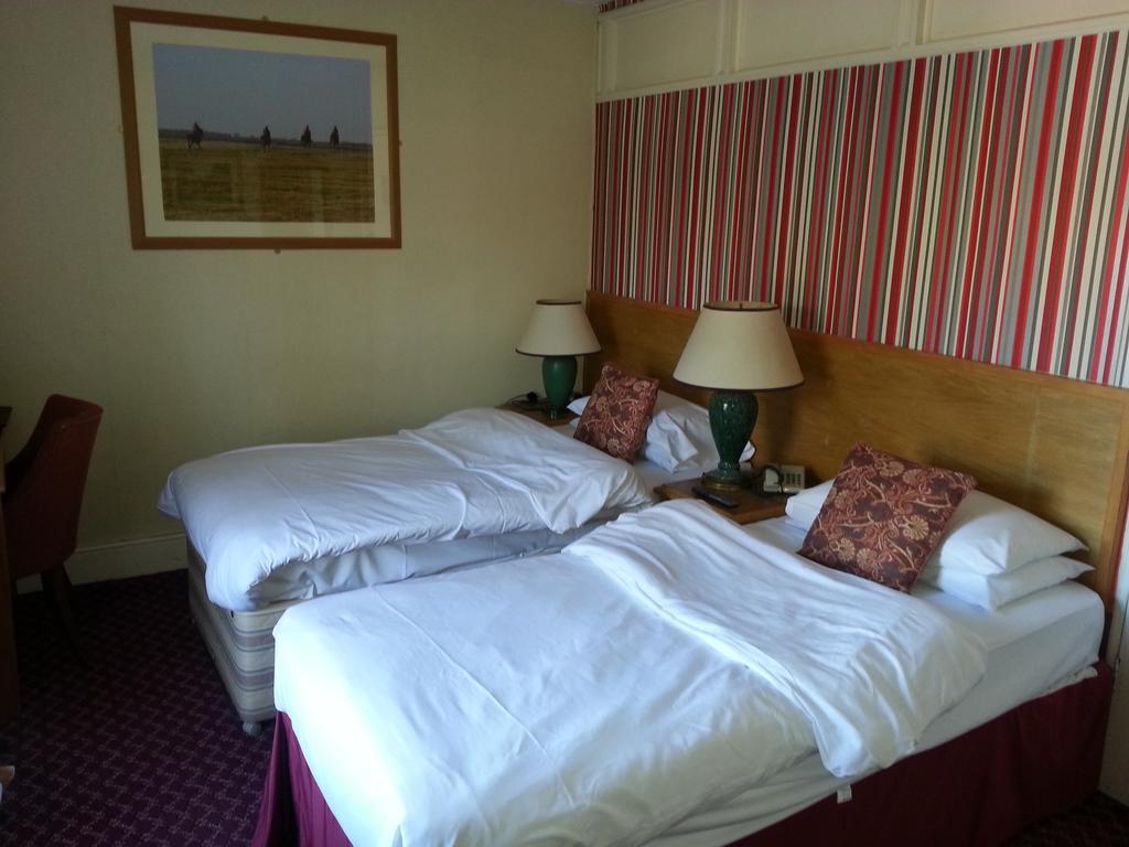 Cadogan Hotel Newmarket  Buitenkant foto