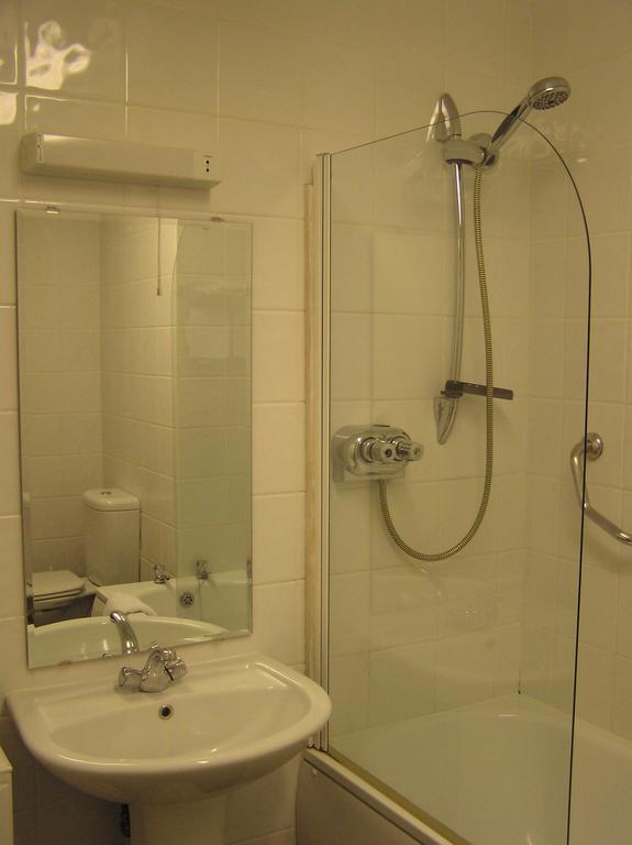 Cadogan Hotel Newmarket  Buitenkant foto