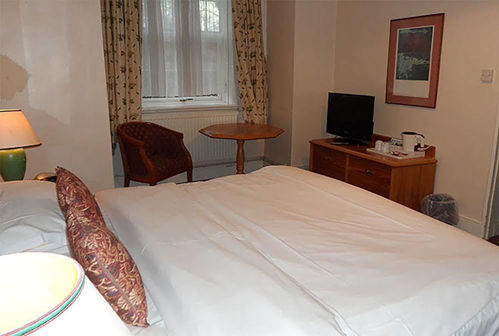 Cadogan Hotel Newmarket  Buitenkant foto